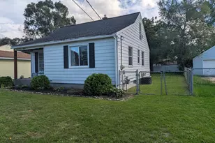 944 Kentfield St SW, Wyoming, MI 49509 - Photo 3