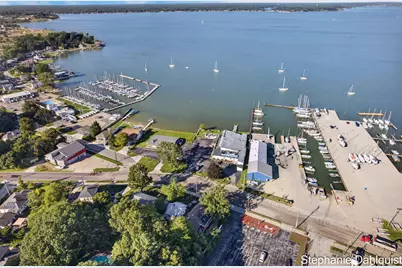 3135 Lakeshore Drive, Muskegon, MI 49441 - Photo 3