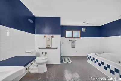 3135 Lakeshore Drive, Muskegon, MI 49441 - Photo 35