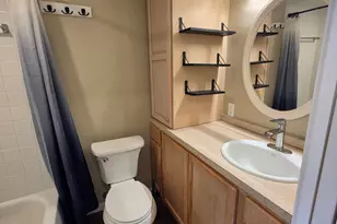 18233 University Park Dr, Livonia, MI 48152 - Photo 9