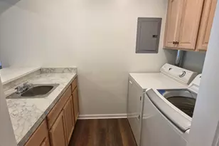 18233 University Park Dr, Livonia, MI 48152 - Photo 13