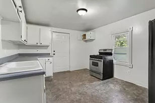 310 Locust St, Marshall, MI 49068 - Photo 9