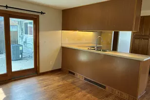 38040 Castle Dr, Romulus, MI 48174 - Photo 9