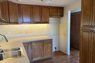 38040 Castle Dr, Romulus, MI 48174 - Photo 5