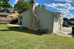 38040 Castle Dr, Romulus, MI 48174 - Photo 3