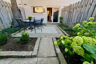 2505 Abbington Dr SE, Grand Rapids, MI 49506 - Photo 9
