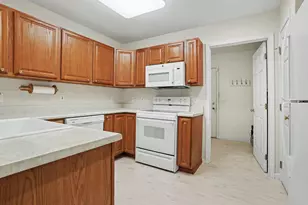 198 Ashton Lake Dr, Battle Creek, MI 49015 - Photo 5