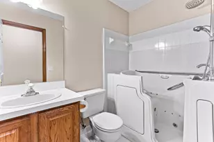 13711 Maple Grove Ave, Shelby Twp, MI 48315 - Photo 23