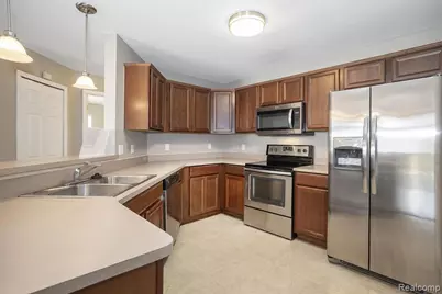 24204 Alexa Drive, Commerce Township, MI 48390 - Photo 7