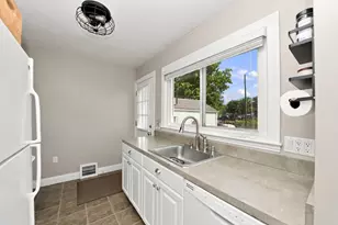 4661 Forest Ave, Waterford, MI 48328 - Photo 15