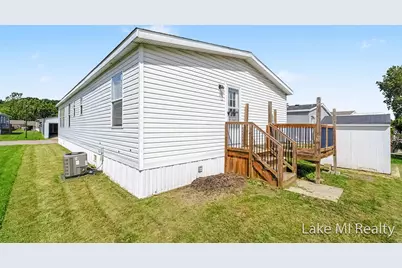 104 Gardens Boulevard NW, Grand Rapids, MI 49534 - Photo 23
