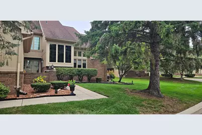 37676 N Laurel Park Drive #70, Livonia, MI 48152 - Photo 1