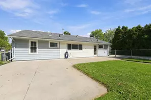 9445 Highland Dr, Grosse Ile, MI 48138 - Photo 27