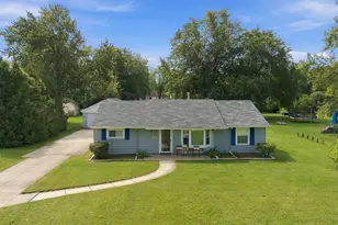 9445 Highland Dr, Grosse Ile, MI 48138 - Photo 3