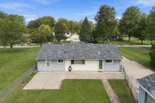 9445 Highland Dr, Grosse Ile, MI 48138 - Photo 43