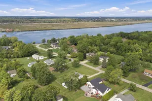 9445 Highland Dr, Grosse Ile, MI 48138 - Photo 45