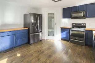 1117 9th St, Plainwell, MI 49080 - Photo 9