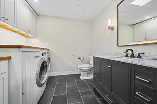 1020 Essex Cir, Kalamazoo, MI 49008 - Photo 15