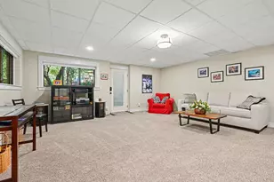 1020 Essex Cir, Kalamazoo, MI 49008 - Photo 17