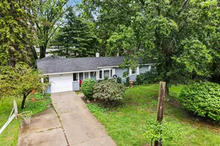819 W 25th St, Holland, MI 49423 - Photo 1
