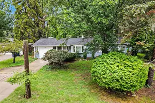 819 W 25th St, Holland, MI 49423 - Photo 3