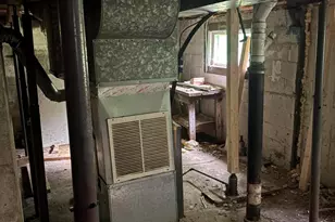911 Waukonda Ave, Benton Harbor, MI 49022 - Photo 9