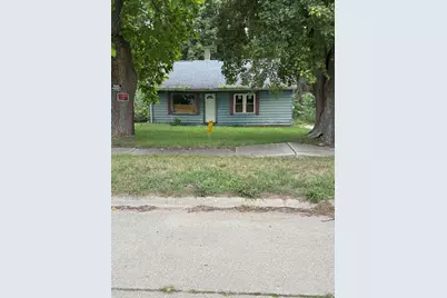 911 Waukonda Avenue, Benton Harbor, MI 49022 - Photo 1