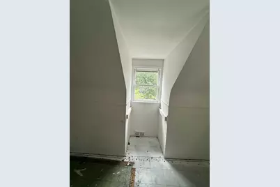 19180 Bradford Avenue, Detroit, MI 48205 - Photo 13