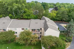 3835 Lone Pine Rd, West Bloomfield, MI 48323 - Photo 15