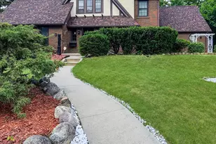 746 Oakridge Dr, Jackson, MI 49203 - Photo 3
