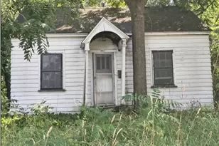 697 W Grand Ave, Muskegon, MI 49441 - Photo 1