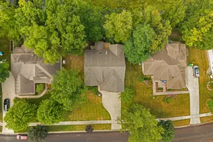 8243 Heathertree Ln, Brighton, MI 48116 - Photo 5