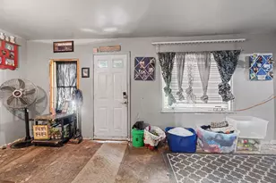 37 Logan St, Battle Creek, MI 49015 - Photo 5