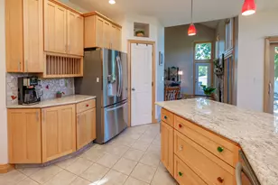 22533 Vineyard Cir, Mattawan, MI 49071 - Photo 15