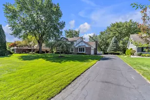 10098 Newfound Gap, Brighton, MI 48114 - Photo 3