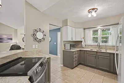 226 Embury Drive, Battle Creek, MI 49014 - Photo 3