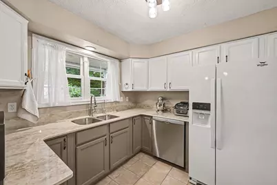 226 Embury Drive, Battle Creek, MI 49014 - Photo 5