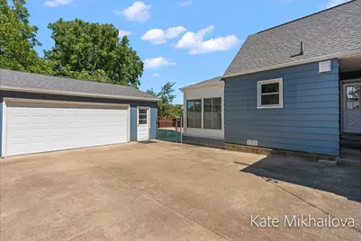850 Upton Avenue, Springfield, MI 49037 - Photo 5