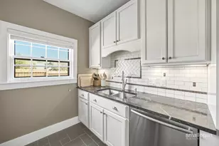 439 Lyon St NE, Grand Rapids, MI 49503 - Photo 9