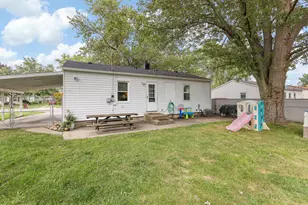 410 April Ln, Adrian, MI 49221 - Photo 3