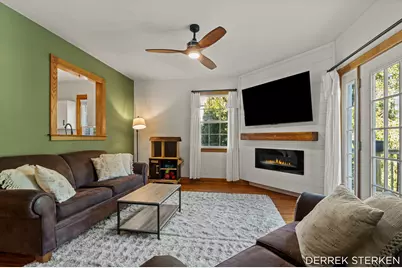 125 W Main Avenue, Zeeland, MI 49464 - Photo 7