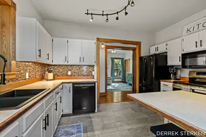 125 W Main Avenue, Zeeland, MI 49464 - Photo 13