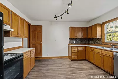 125 W Main Avenue, Zeeland, MI 49464 - Photo 33