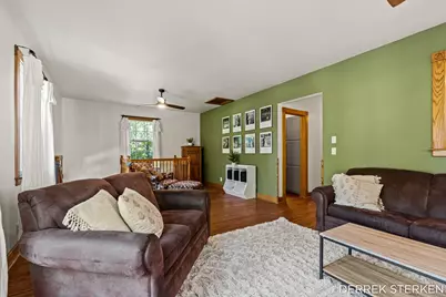 125 W Main Avenue, Zeeland, MI 49464 - Photo 9