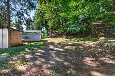 357 N Hancock Street, Pentwater, MI 49449 - Photo 9