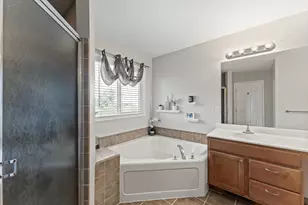 24323 Heatherwood Dr, South Lyon, MI 48178 - Photo 15