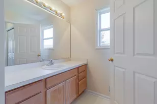 318 Barrington Cir, Lansing, MI 48917 - Photo 17
