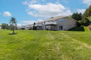 318 Barrington Cir, Lansing, MI 48917 - Photo 43