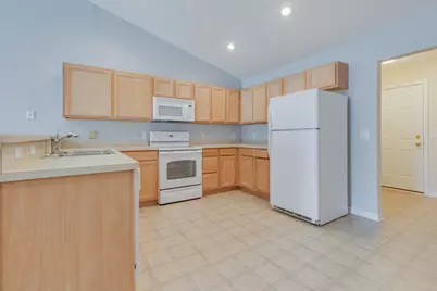 318 Barrington Circle, Lansing, MI 48917 - Photo 5