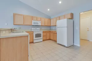 318 Barrington Cir, Lansing, MI 48917 - Photo 5